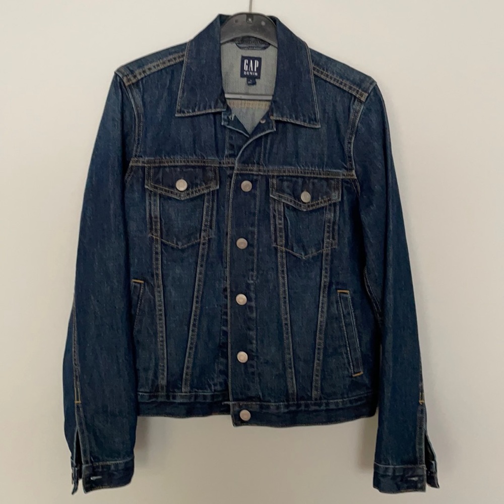 GAP NWOT Woman’s classic Jean jacket size S